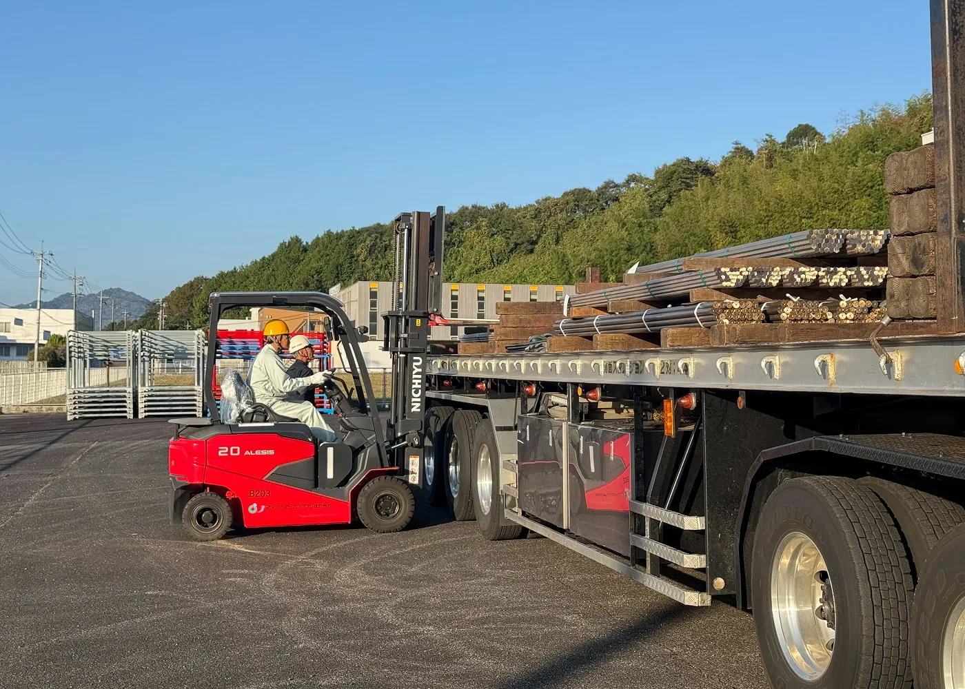 トレーラー輸送品の荷下ろし